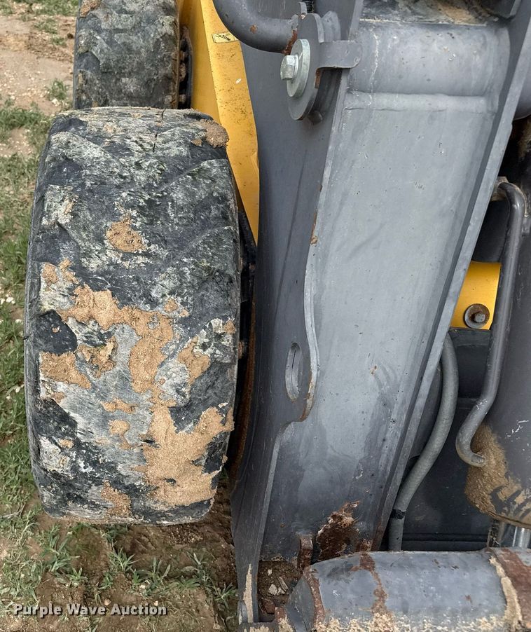 image for item EQ4915 2014 Volvo MC115C skid steer loader