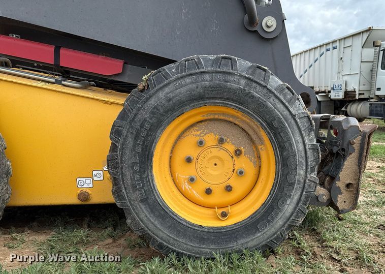 image for item EQ4915 2014 Volvo MC115C skid steer loader