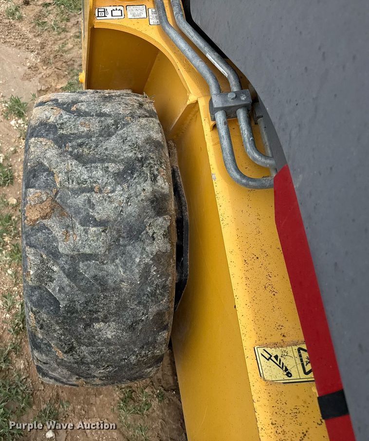 image for item EQ4915 2014 Volvo MC115C skid steer loader