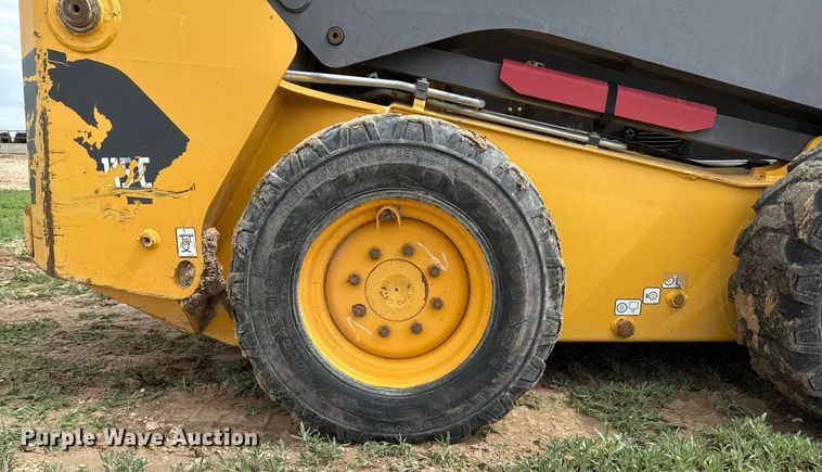 image for item EQ4915 2014 Volvo MC115C skid steer loader