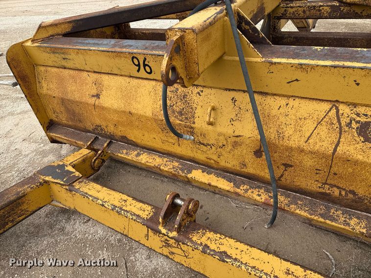 image for item EQ4917 Holcomb scraper