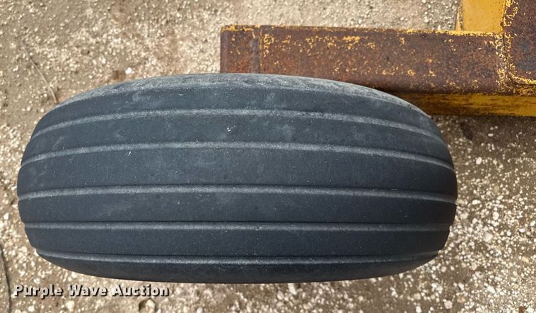 image for item EQ4917 Holcomb scraper