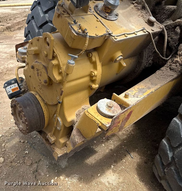 image for item EQ4924 Caterpillar 613C Series II elevating scraper