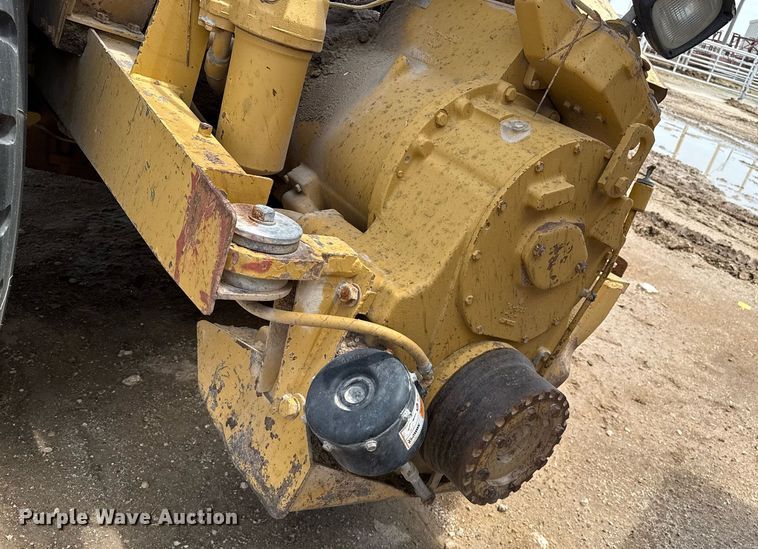 image for item EQ4924 Caterpillar 613C Series II elevating scraper