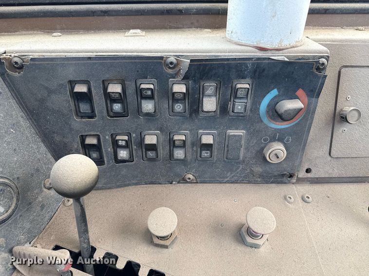 image for item EQ4924 Caterpillar 613C Series II elevating scraper