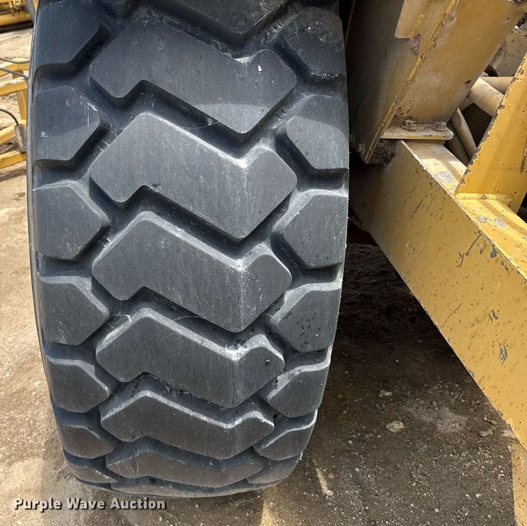 image for item EQ4924 Caterpillar 613C Series II elevating scraper