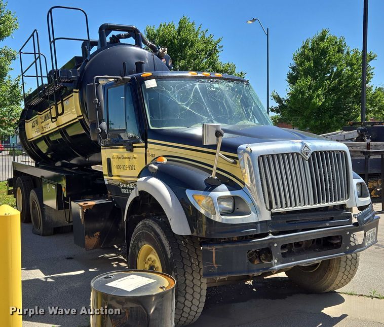 image for item EQ6997 2006 International 7600 sewer jetter truck