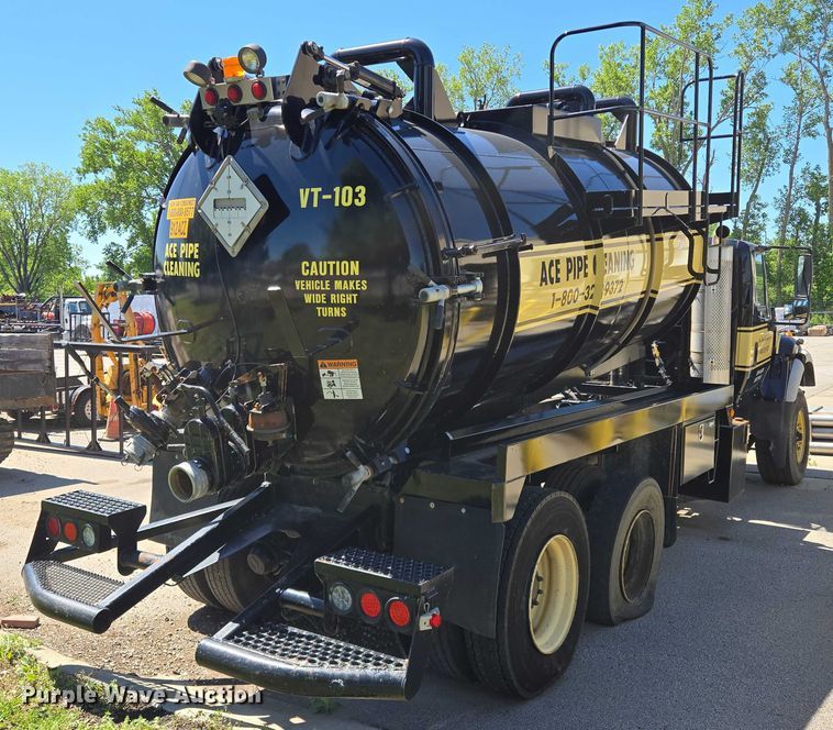 image for item EQ6997 2006 International 7600 sewer jetter truck