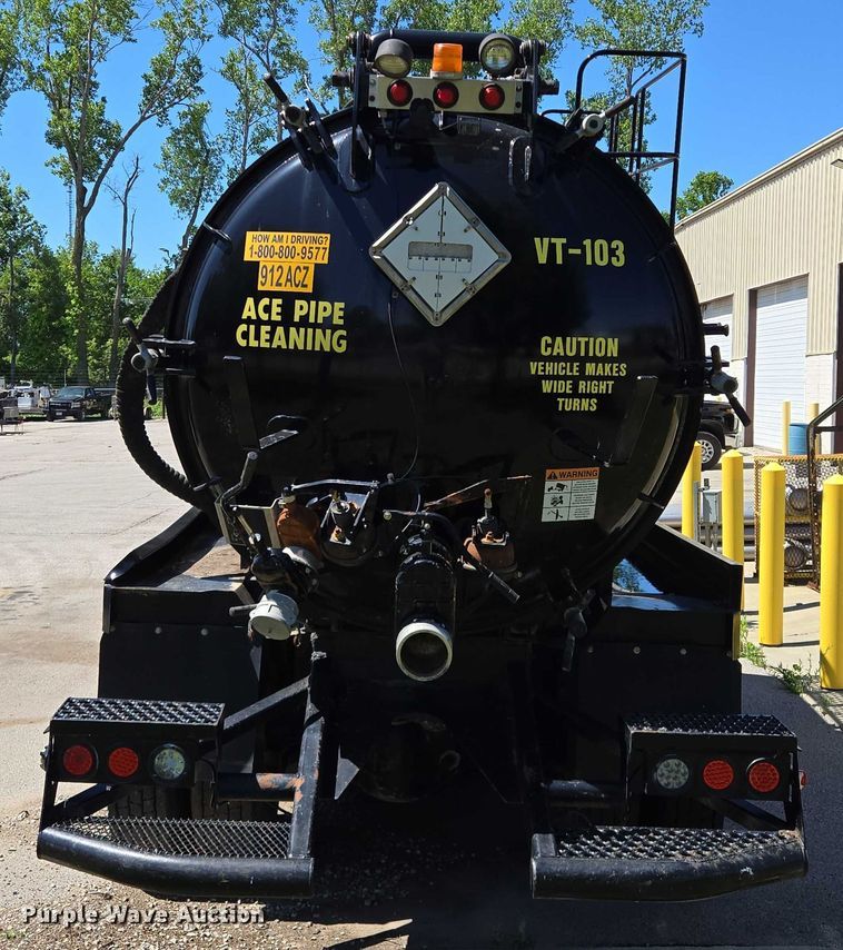 image for item EQ6997 2006 International 7600 sewer jetter truck