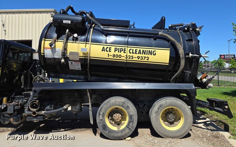 image for item EQ6997 2006 International 7600 sewer jetter truck