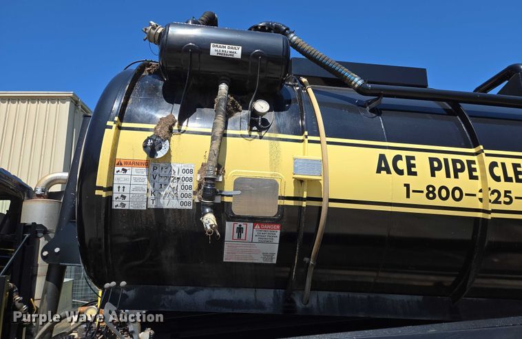 image for item EQ6997 2006 International 7600 sewer jetter truck