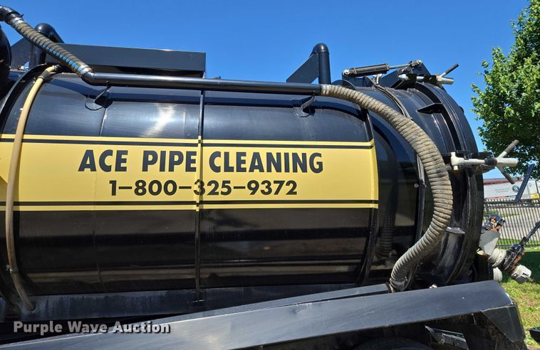 image for item EQ6997 2006 International 7600 sewer jetter truck