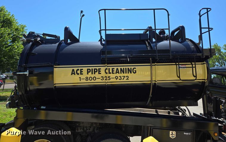 image for item EQ6997 2006 International 7600 sewer jetter truck