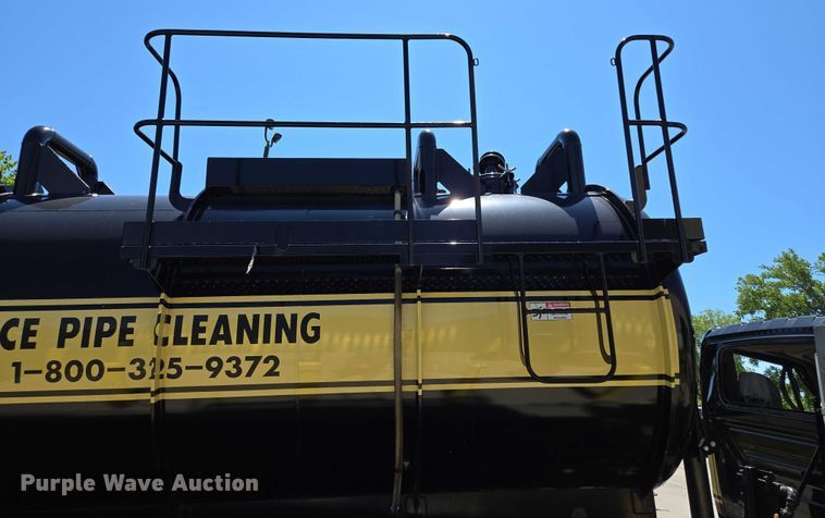 image for item EQ6997 2006 International 7600 sewer jetter truck