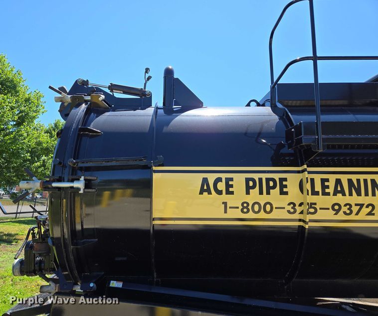 image for item EQ6997 2006 International 7600 sewer jetter truck