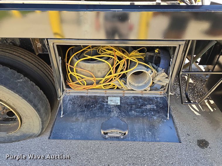 image for item EQ6997 2006 International 7600 sewer jetter truck