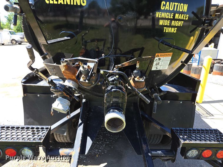 image for item EQ6997 2006 International 7600 sewer jetter truck