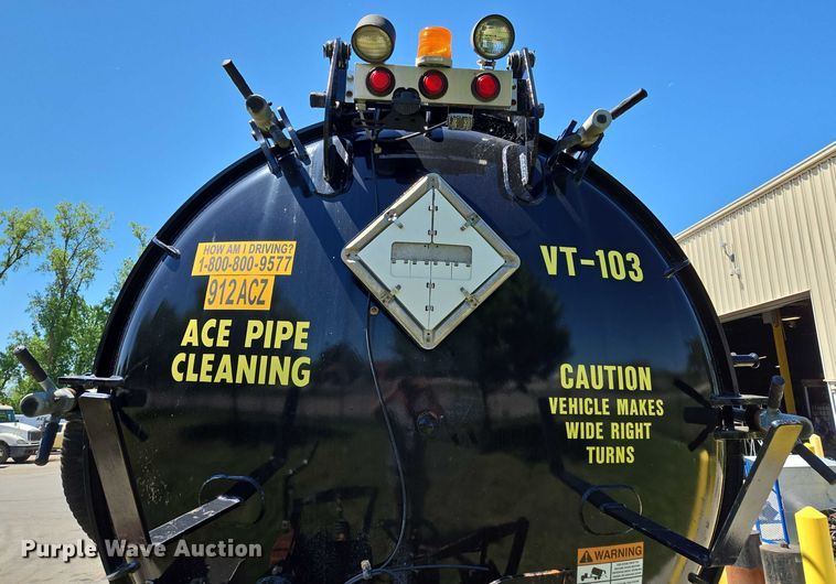 image for item EQ6997 2006 International 7600 sewer jetter truck