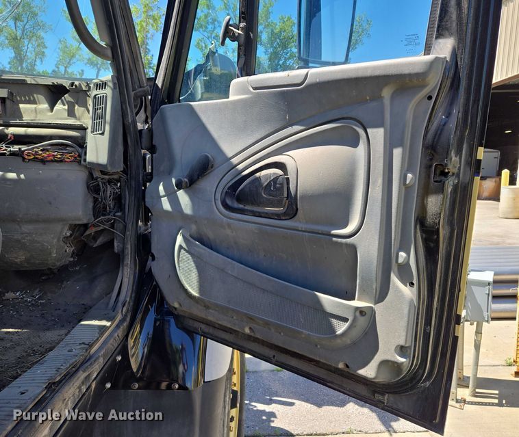 image for item EQ6997 2006 International 7600 sewer jetter truck