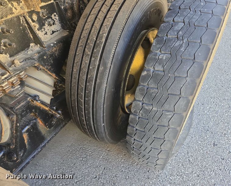 image for item EQ6997 2006 International 7600 sewer jetter truck