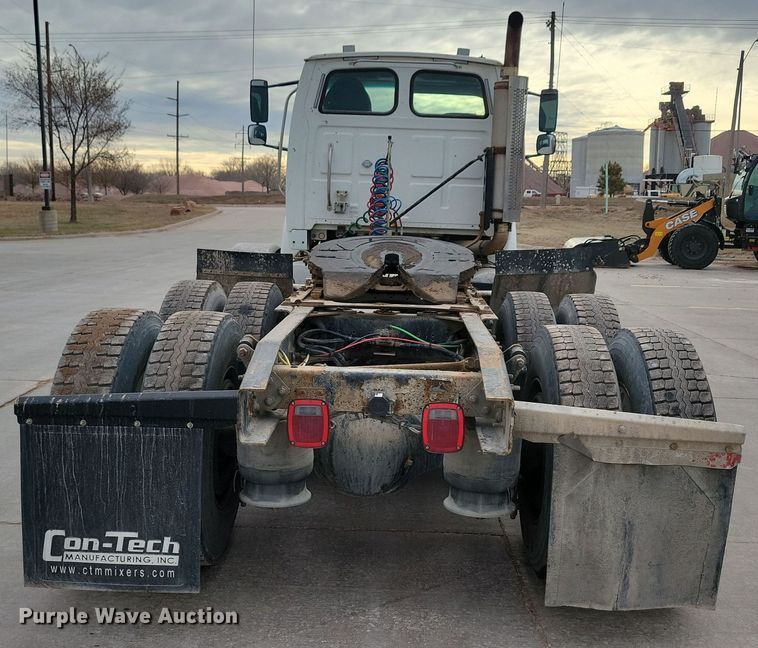 image for item NB9989 2007 Sterling L9500 semi truck