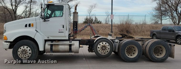 image for item NB9989 2007 Sterling L9500 semi truck