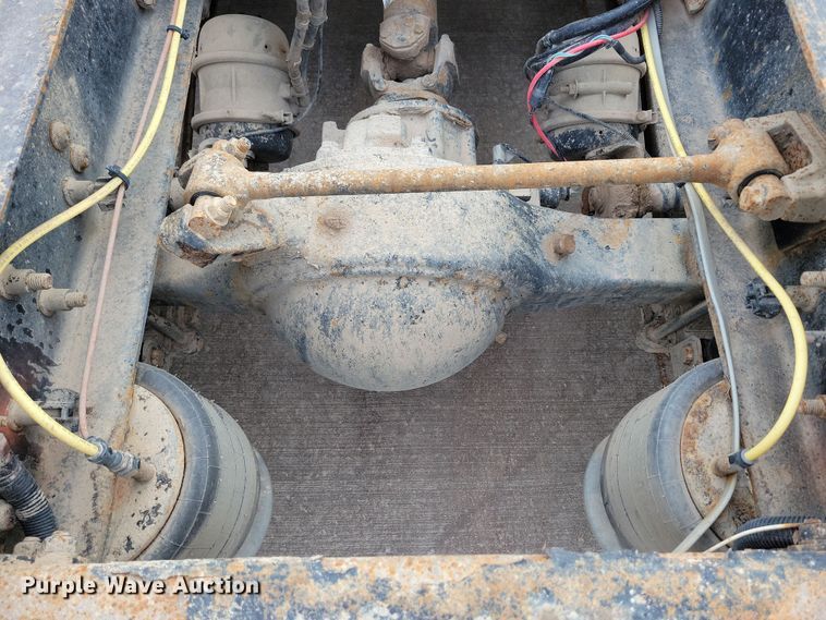 image for item NB9989 2007 Sterling L9500 semi truck