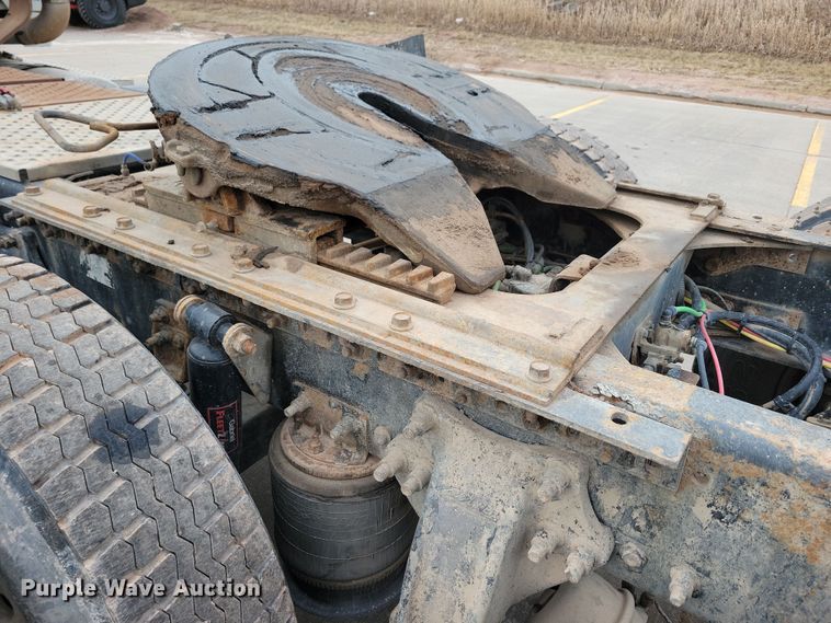 image for item NB9989 2007 Sterling L9500 semi truck