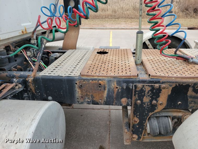 image for item NB9989 2007 Sterling L9500 semi truck