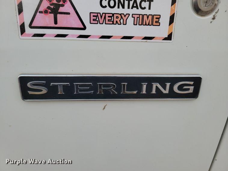 image for item NB9989 2007 Sterling L9500 semi truck