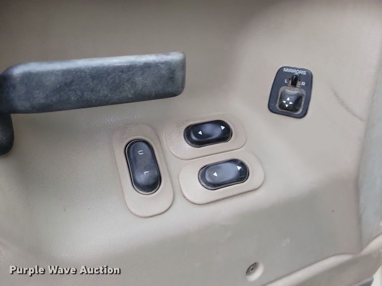 image for item NB9989 2007 Sterling L9500 semi truck