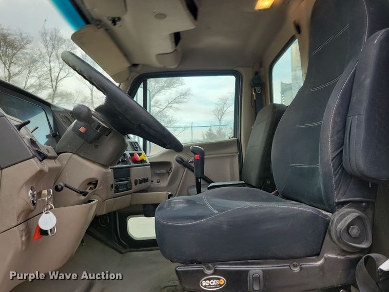 image for item NB9989 2007 Sterling L9500 semi truck