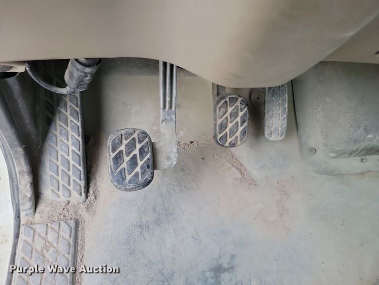 image for item NB9989 2007 Sterling L9500 semi truck