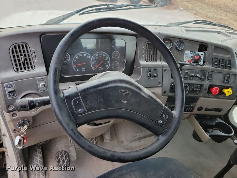 image for item NB9989 2007 Sterling L9500 semi truck