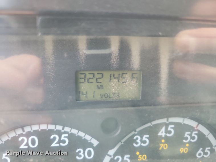 image for item NB9989 2007 Sterling L9500 semi truck