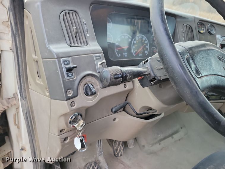 image for item NB9989 2007 Sterling L9500 semi truck