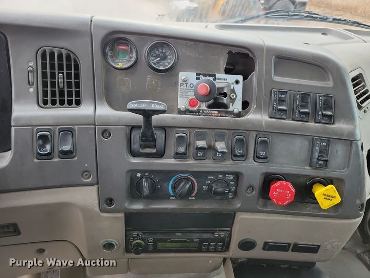 image for item NB9989 2007 Sterling L9500 semi truck