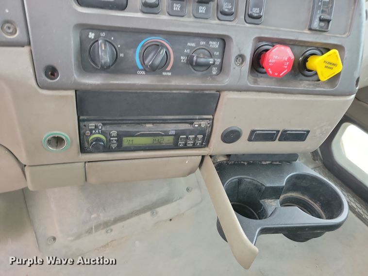 image for item NB9989 2007 Sterling L9500 semi truck