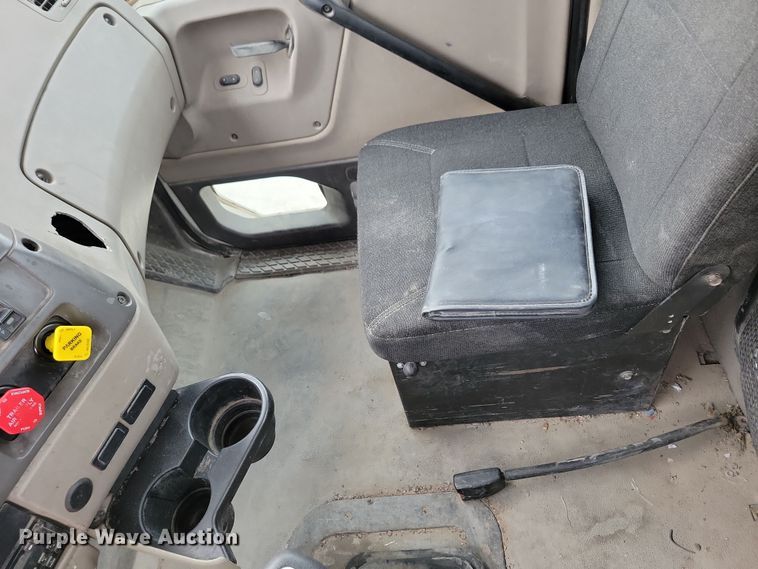 image for item NB9989 2007 Sterling L9500 semi truck