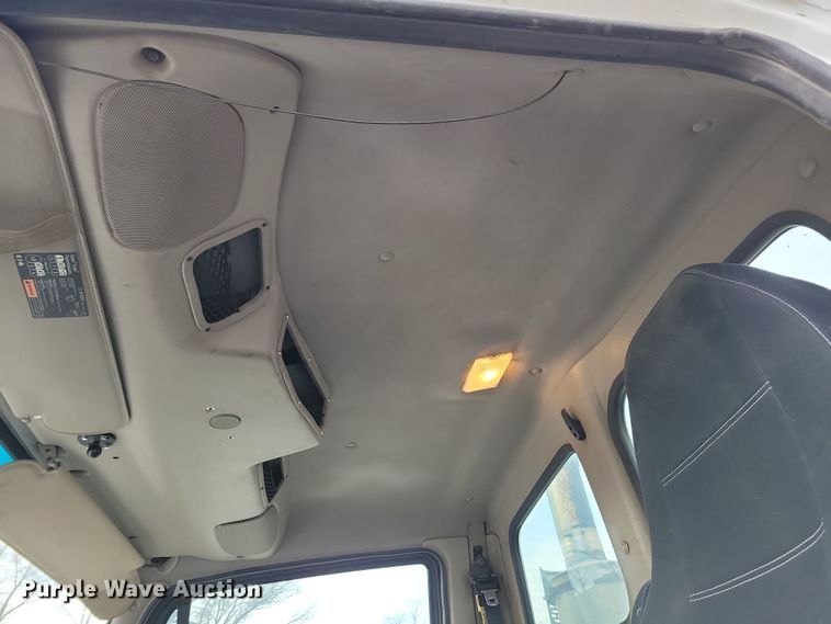 image for item NB9989 2007 Sterling L9500 semi truck