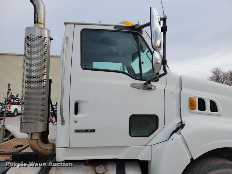 image for item NB9989 2007 Sterling L9500 semi truck