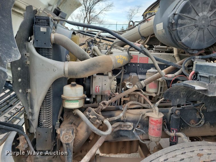 image for item NB9989 2007 Sterling L9500 semi truck