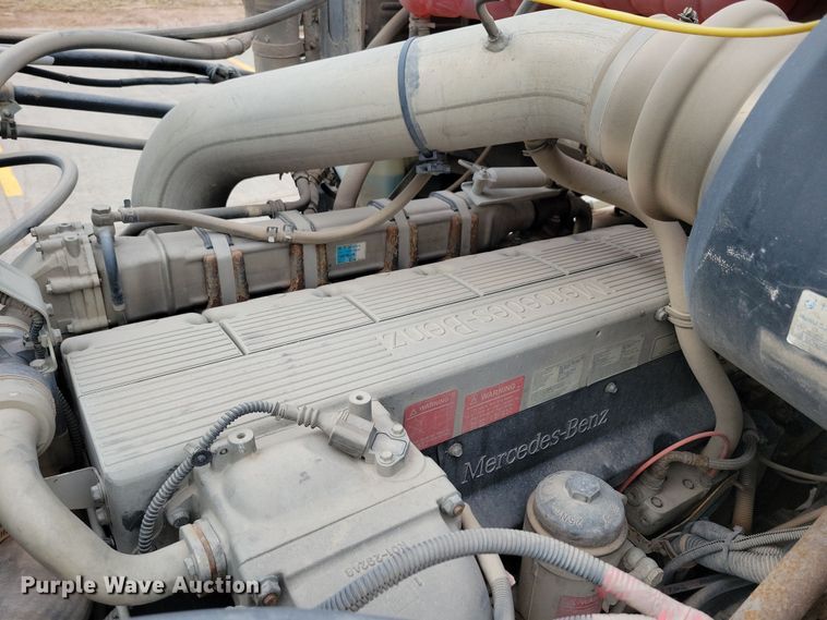 image for item NB9989 2007 Sterling L9500 semi truck