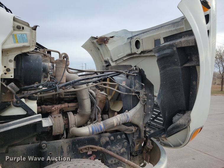 image for item NB9989 2007 Sterling L9500 semi truck