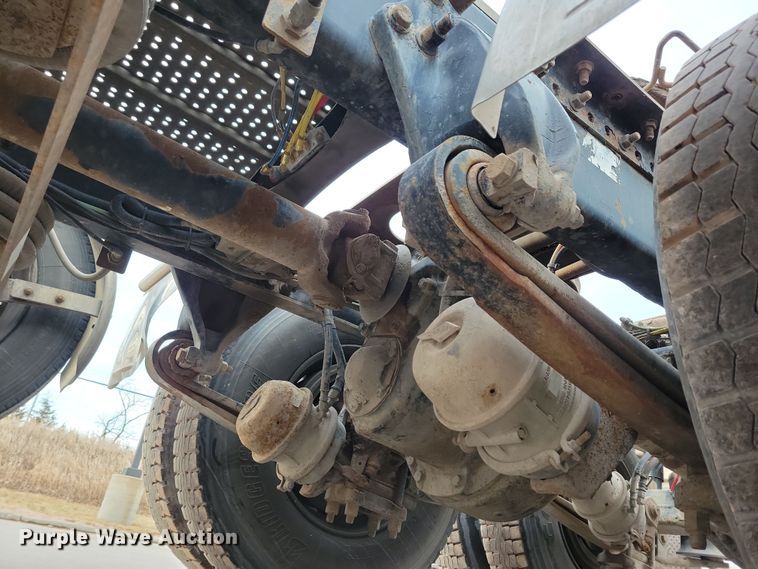 image for item NB9989 2007 Sterling L9500 semi truck