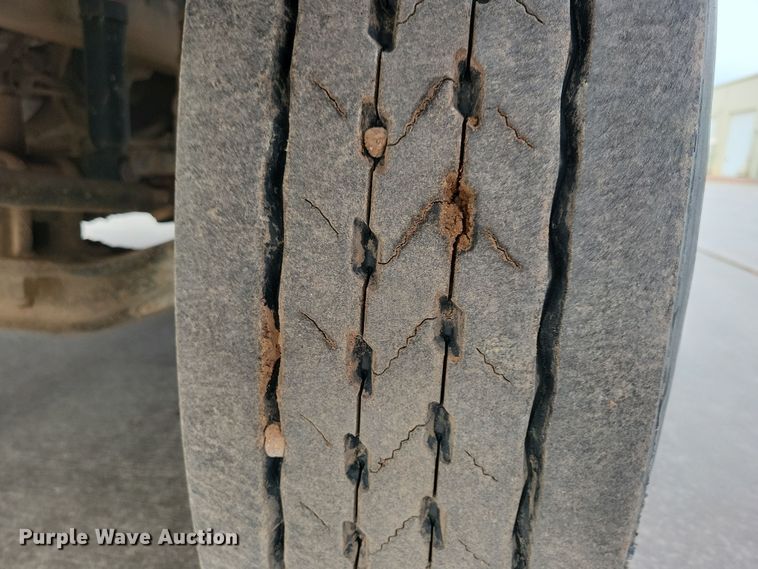 image for item NB9989 2007 Sterling L9500 semi truck