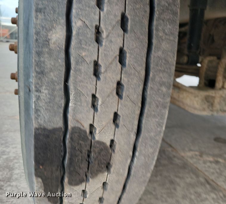 image for item NB9989 2007 Sterling L9500 semi truck