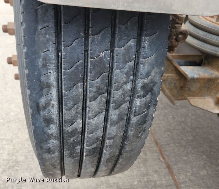 image for item NB9989 2007 Sterling L9500 semi truck