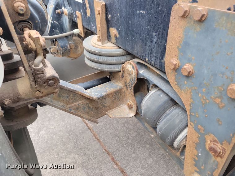 image for item NB9989 2007 Sterling L9500 semi truck