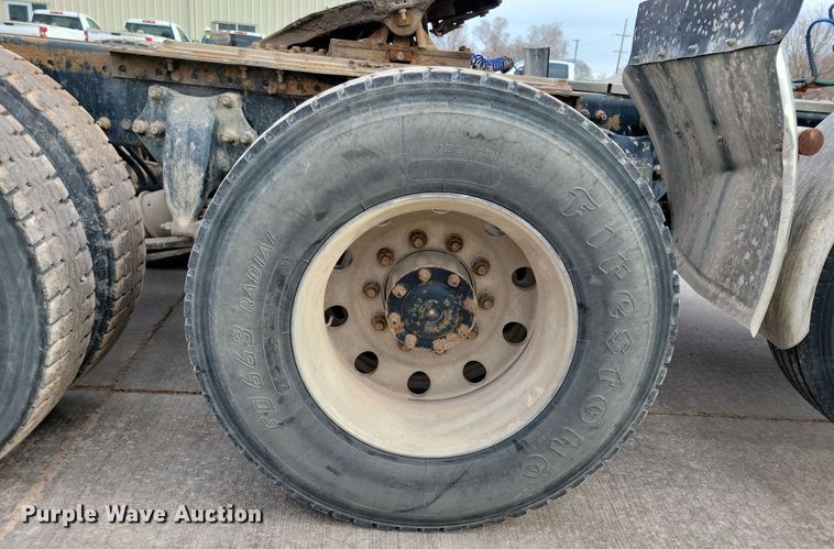 image for item NB9989 2007 Sterling L9500 semi truck